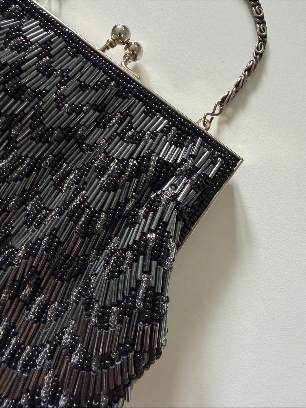 Vintage Black Beaded Evening Bag Kiss Lock Chain Purse Art Deco - Picture 3 of 12